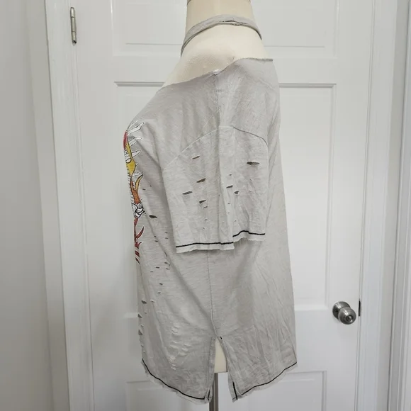 Emory Park Chaos Born Free Distressed Short Sleeve Graphic TShirt - Picture 8 of 17